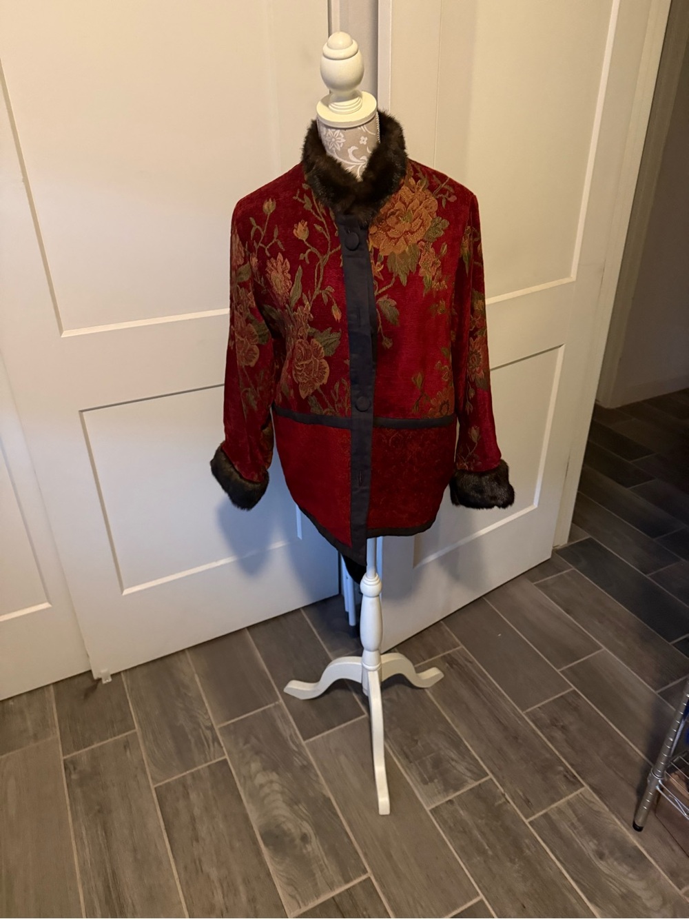 Women's Red Floral Velvet Ski Jacket with Faux Fur Trim